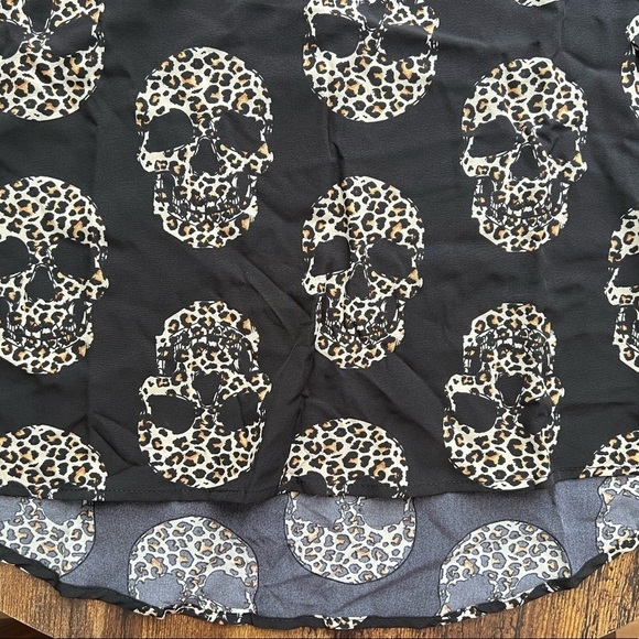 BUNDLE: (1) Emery Rose woman’s Halloween skull blouse size: S + (1) earrings. - Picture 2 of 14
